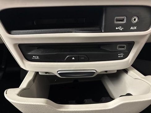 Used 2020 Chrysler Pacifica Limited w/ Advanced Safetytec Group FWD image 28