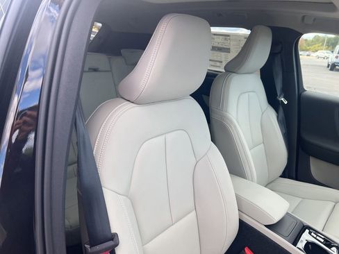 New 2026 Volvo XC40 B5 Ultra w/ Protection Package Premier AWD/4WD image 38