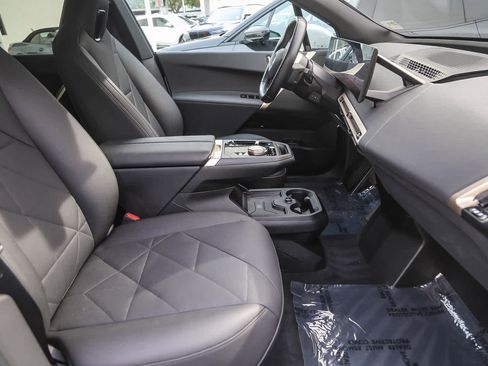 Used 2023 BMW iX xDrive50 w/ Sport Package image 13