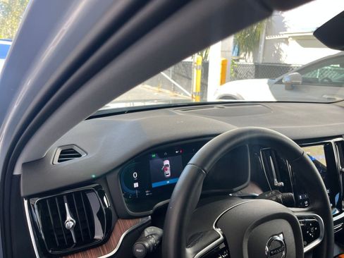 Used 2025 Volvo V60 B5 Cross Country Plus image 34