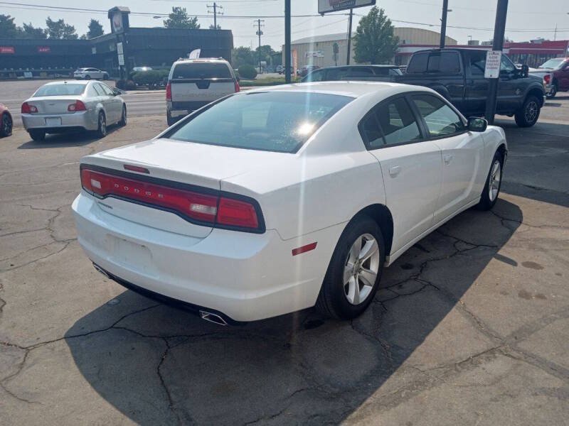 Used 2011 Dodge Charger SE RWD image 6