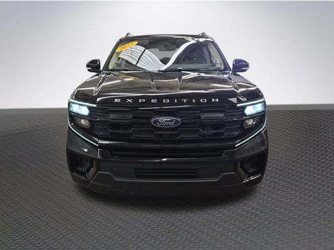 Used 2025 Ford Expedition Max Active AWD/4WD image 3