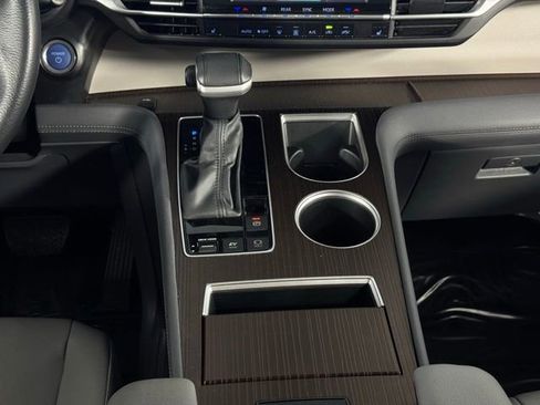 Used 2024 Toyota Sienna XLE image 25