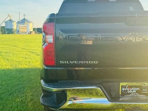 Used 2023 Chevrolet Silverado 1500 LT RWD image 30