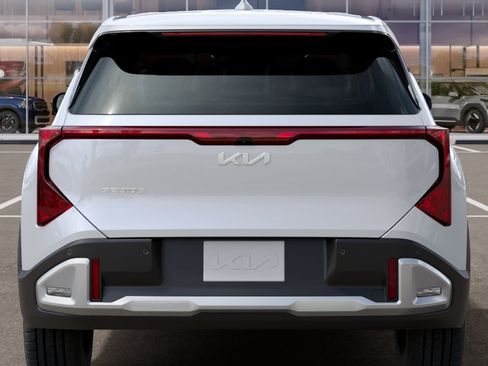 New 2027 Kia Seltos LX FWD image 13