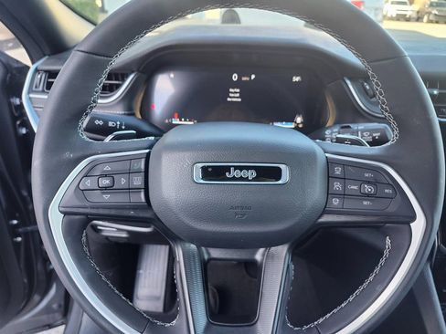 Used 2025 Jeep Grand Cherokee Altitude image 19