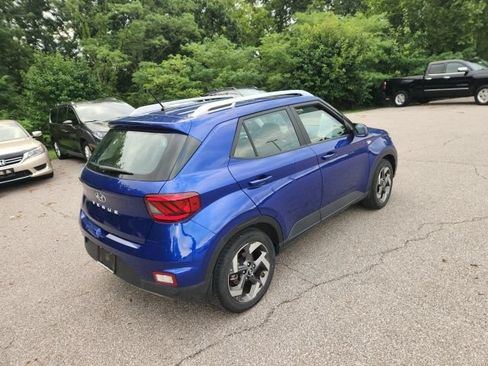 Used 2023 Hyundai Venue SEL w/ Cargo Package FWD image 9