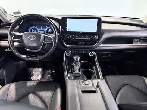 Used 2024 Toyota Grand Highlander Limited image 24