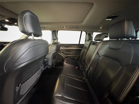 Used 2022 Jeep Grand Cherokee L Limited image 24