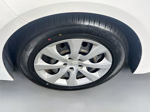 Used 2022 Toyota Corolla LE FWD image 4