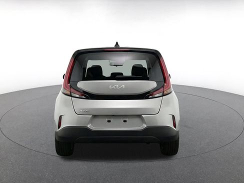 Used 2025 Kia Soul LX w/ LX Technology Package FWD image 8