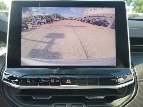 Used 2024 Jeep Compass Latitude w/ Sun and Sound Group AWD/4WD image 37