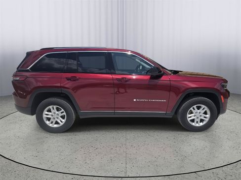 Used 2023 Jeep Grand Cherokee Laredo w/ Luxury Tech Group I AWD/4WD image 7