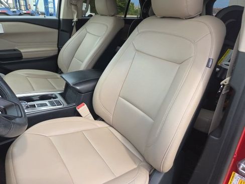 Used 2020 Ford Explorer XLT w/ Equipment Group 202A RWD image 10