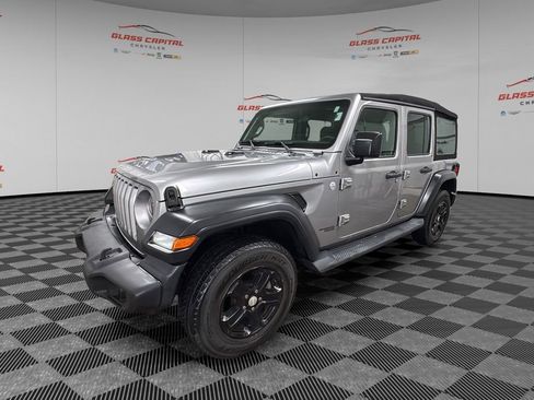 Used 2018 Jeep Wrangler Unlimited Sport S AWD/4WD image 3