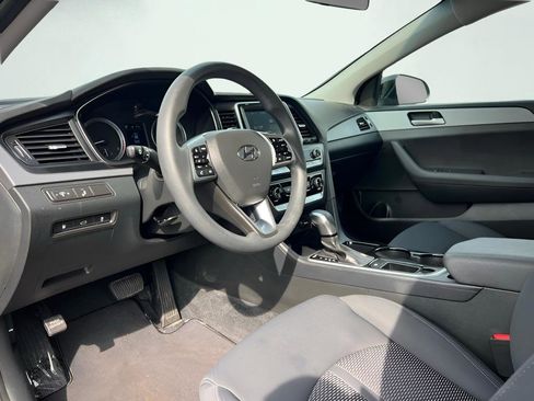 Used 2019 Hyundai Sonata SE image 2