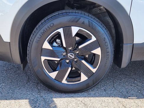 Used 2025 Nissan Kicks SV AWD/4WD image 9