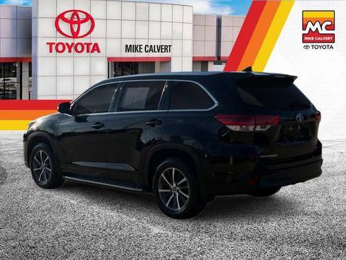 Used 2017 Toyota Highlander XLE FWD image 3