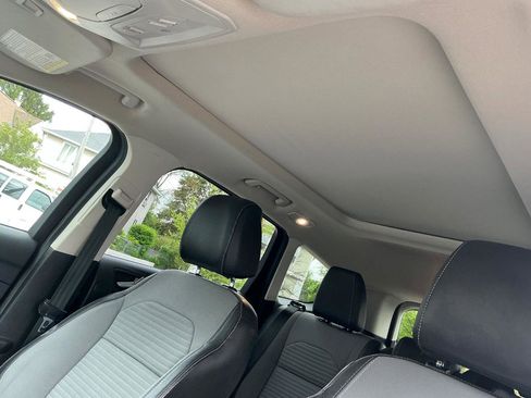 Used 2017 Ford Escape SE w/ Equipment Group 201A AWD/4WD image 23