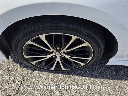 Used 2020 Toyota Camry SE image 15