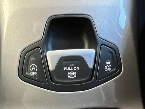 Used 2021 Jeep Renegade Limited image 29