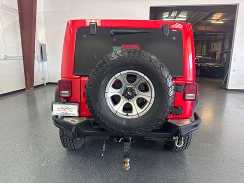 Used 2015 Jeep Wrangler Unlimited Sahara AWD/4WD image 5