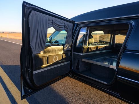 Used 2009 Cadillac DTS Hearse FWD image 42