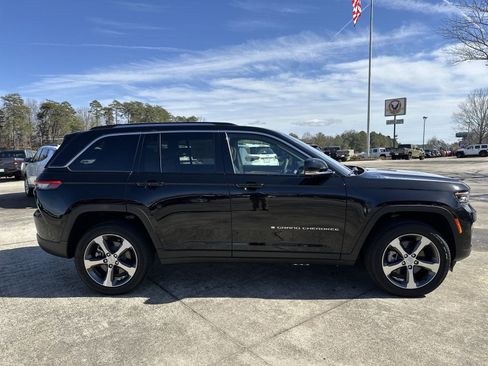 New 2024 Jeep Grand Cherokee Limited 4xe w/ Luxury Tech Group II image 8