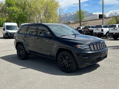 Used 2022 Jeep Grand Cherokee Laredo X AWD/4WD image 8