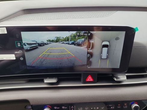 New 2026 Kia Carnival Hybrid FWD image 32