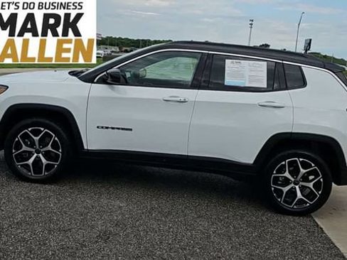 Used 2025 Jeep Compass Limited AWD/4WD image 5
