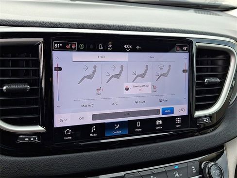 Used 2024 Chrysler Pacifica Touring-L image 23