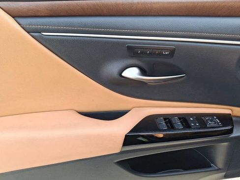 Certified 2024 Lexus ES 300h w/ Premium Package image 6