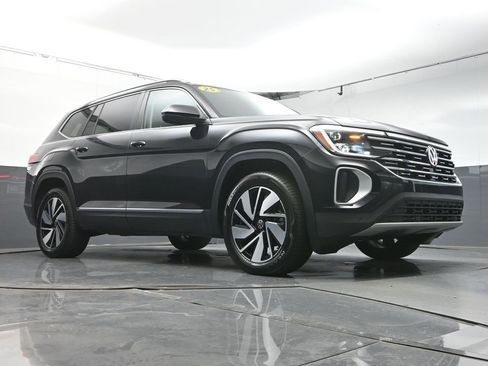 Used 2025 Volkswagen Atlas SEL image 40