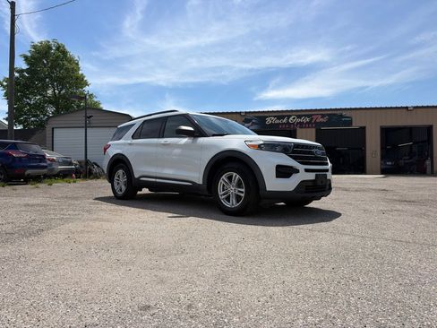 Used 2020 Ford Explorer XLT image 9