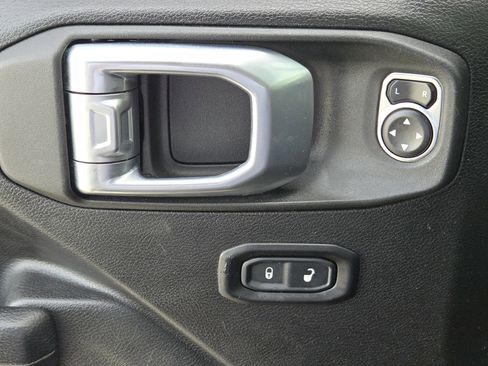 Used 2022 Jeep Wrangler Unlimited Sport AWD/4WD image 24