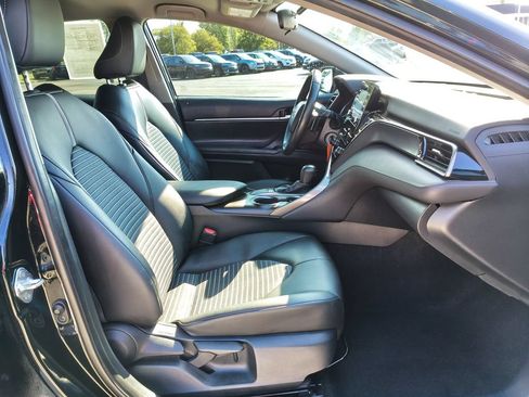 Used 2024 Toyota Camry SE FWD image 9