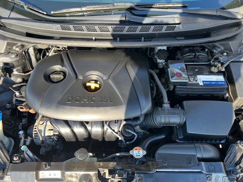 Used 2013 Hyundai Elantra GLS w/ Preferred Pkg FWD image 40