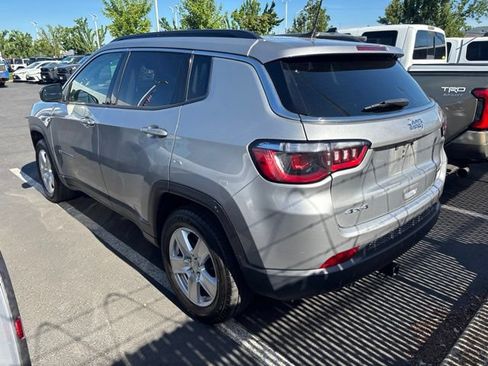 Used 2022 Jeep Compass Latitude w/ Sun and Sound Group AWD/4WD image 3