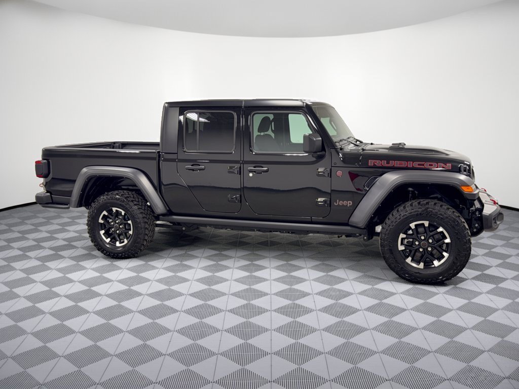 Used 2025 Jeep Gladiator Rubicon w/ Technology Group AWD/4WD image 8