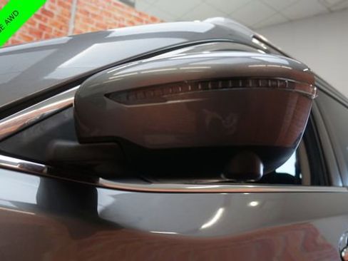 Used 2017 Nissan Rogue SV w/ SV Premium Package image 76