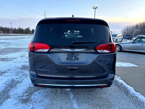 Used 2020 Chrysler Pacifica Touring-L Plus image 6