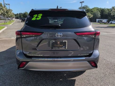 Used 2023 Toyota Highlander Platinum FWD image 5