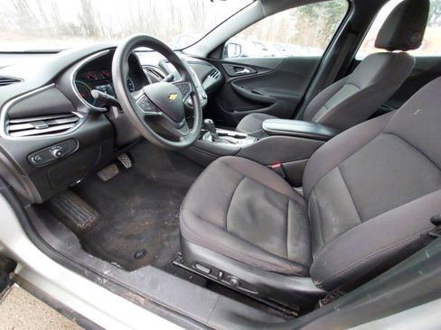 Used 2017 Chevrolet Malibu Hybrid image 7