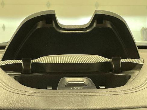 Used 2019 Jeep Cherokee Limited image 30