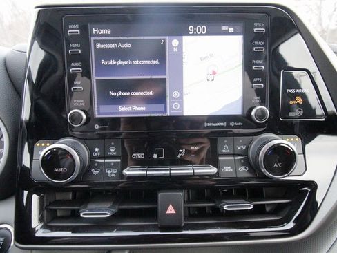 Used 2022 Toyota Highlander XLE image 26