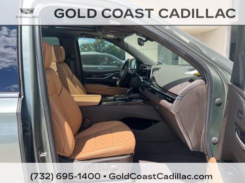 Used 2023 Cadillac Escalade Premium Luxury AWD/4WD image 7