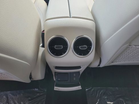 Certified 2025 Mercedes-Benz GLA 250 4MATIC image 16