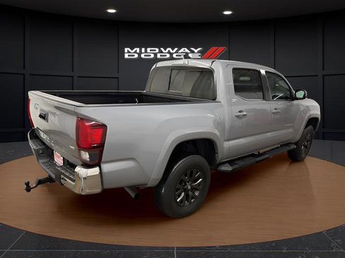Used 2021 Toyota Tacoma SR5 RWD image 4