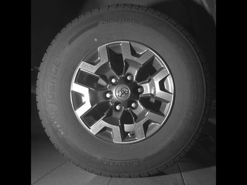 Used 2020 Toyota Tacoma TRD Off-Road AWD/4WD image 11